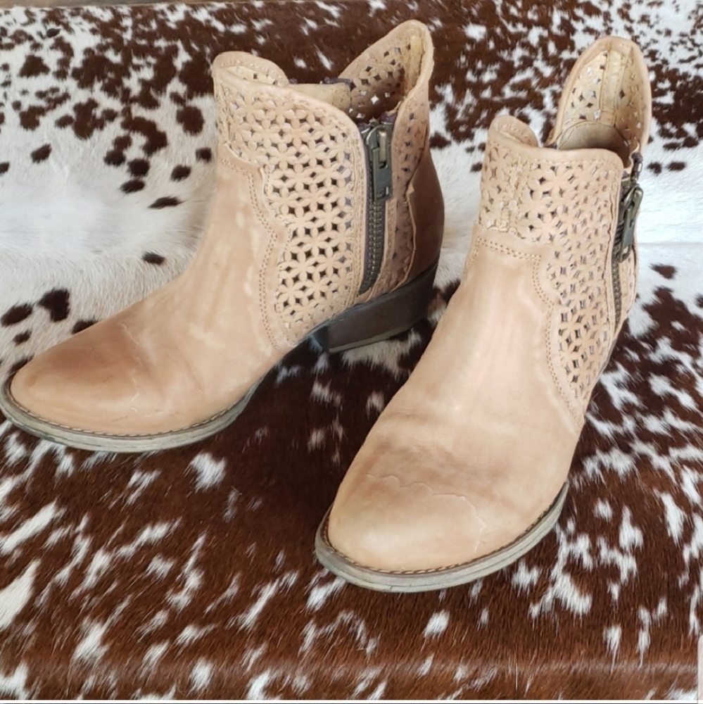 Corral Tan Ankle Boots with Cutout Design